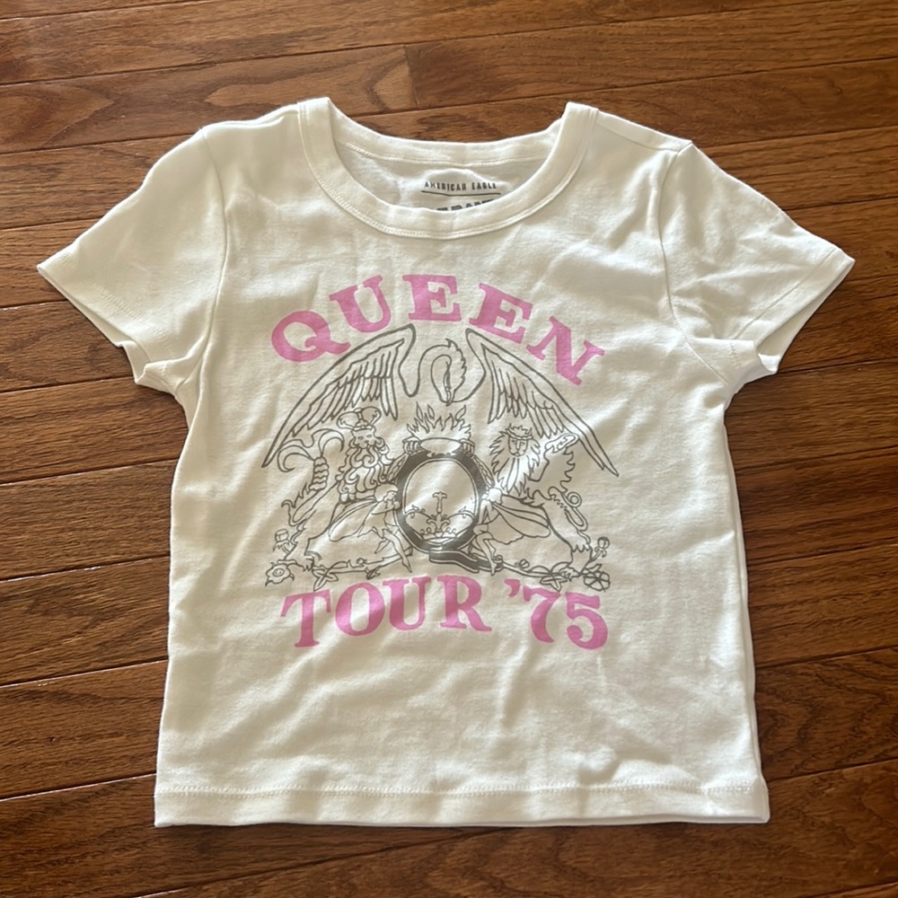 American Eagle Queen Graphic Baby Tee